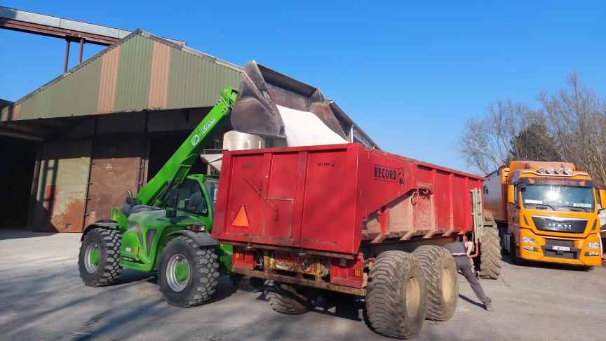 Er is (voorlopig?) geen tekort aan kunstmest, maar de prijzen schieten wel de hoogte in.