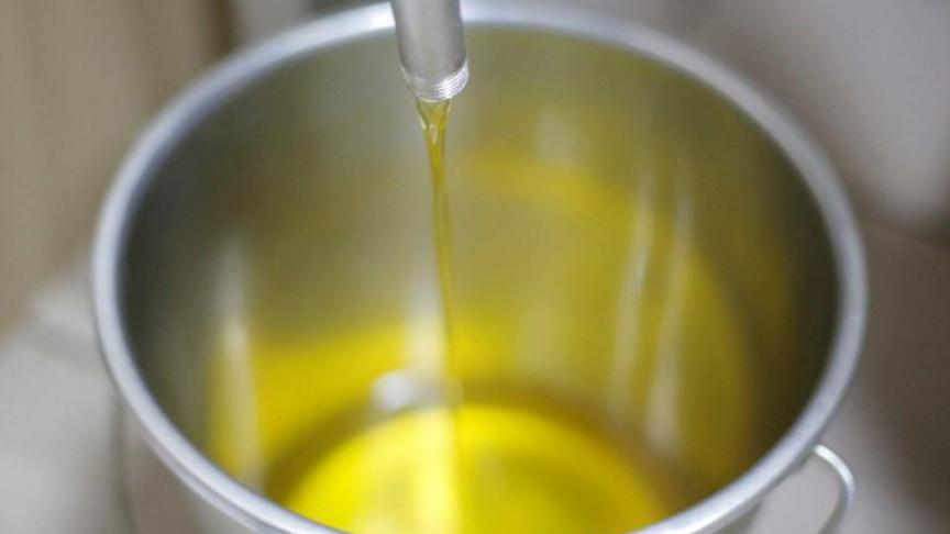 De affiche-regel geldt niet voor producten waarbij een ingrediënt is vervangen door een allergeen. In zo'n geval moet altijd het product zelf worden aangepast, met een nieuw etiket of een sticker.