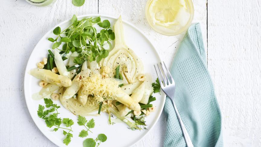 Groentesalade van asperges met groene karnemelkdressing_(2)