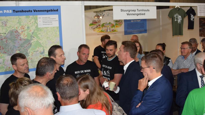 Minister Brouns toonde veel luisterbereidheid voor de vertegenwoordigers van de Stuurgroep Turnhouts Vennengebied. Hij beloofde een bijkomend gesprek om naar hun grieven te luisteren.