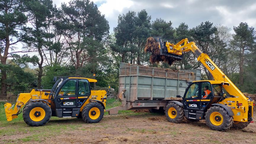 Links de bestaande Agri Extra, rechts de nieuwe 542-70 Agri Pro-verreiker. Wat betreft het uiterlijk is er amper een verschil, maar onderhuids zijn er veel verschillen.