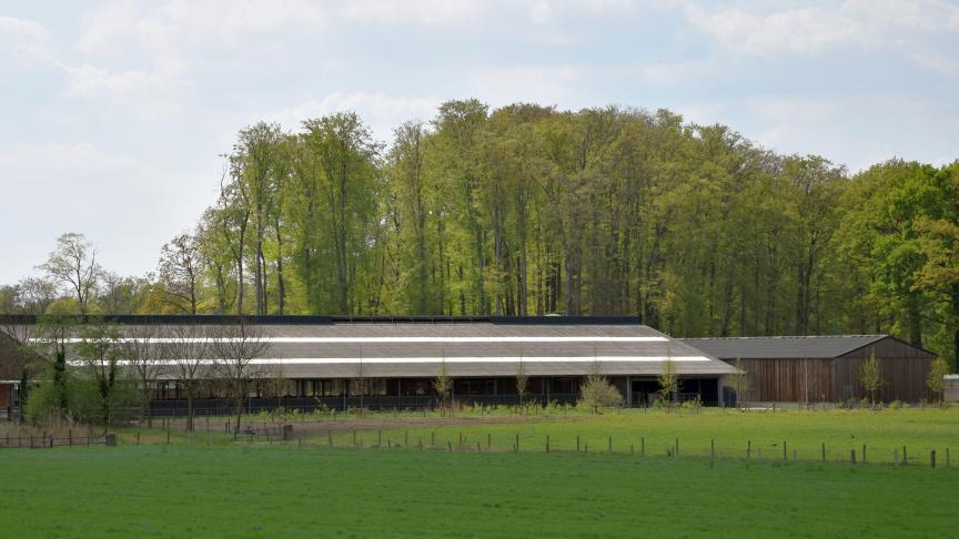 Minister Demir wil duidelijkheid over 25 dossiers van landbouwbedrijven die op de ‘rode lijst’ stonden maar die nadien toch (her)vergund werden.