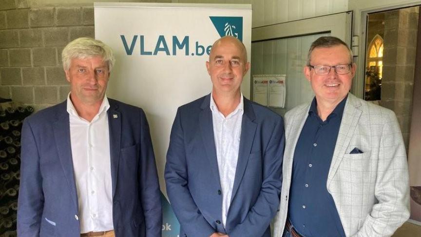 Guy Vandepoel (centraal op foto) werd herverkozen als voorzitter VLAM, Luc Ardies (r) en Hendrik Vandamme (l) als ondervoorzitters.