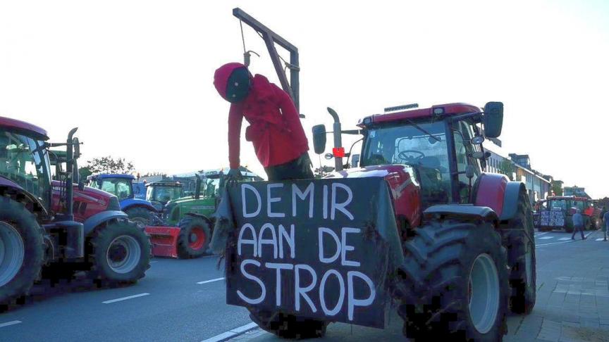 Minister Demir dient een klacht in na bedreigingen bij een boerenprotest in Merksplas.