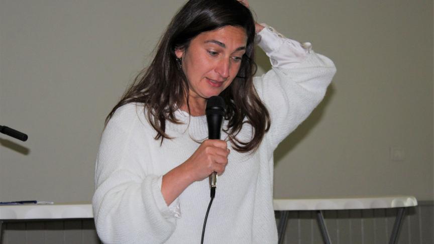 Minister Demir laat geen enkele kans liggen om de landbouwsector met de vinger te wijzen.