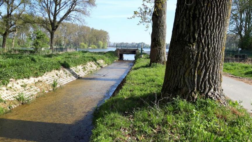 Vervuiling van het oppervlaktewater met gewasbeschermingsmiddelen geeft niet alleen problemen naar milieu maar ook naar drinkwaterproductie.