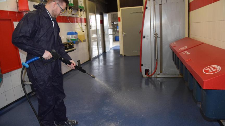 De landbouw gebruikt water voor het drenken van het vee, voor de irrigatie van gewassen, voor het wassen van geoogste gewassen en ook voor het onderhoud van gebouwen en materiaal.