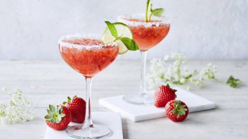 Frozen daiquiri met aardbei en basilicum (2)