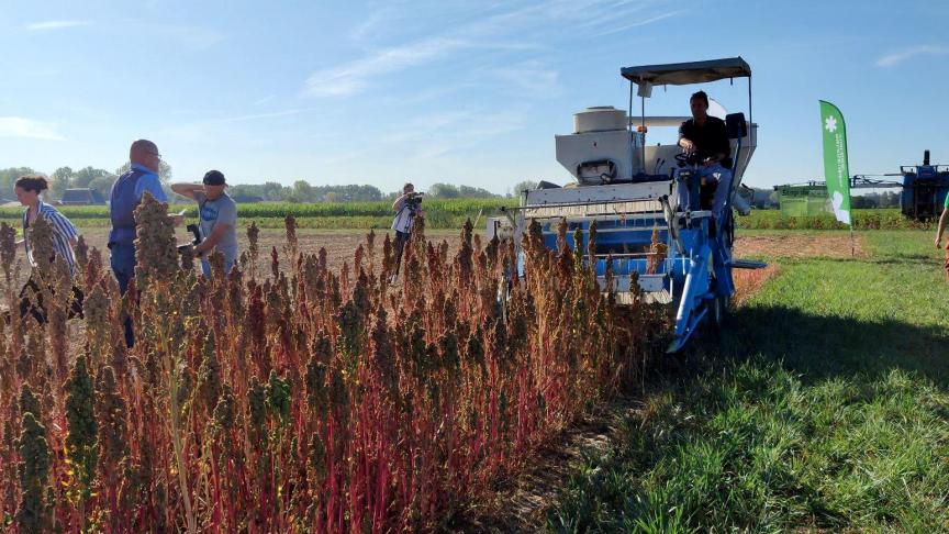“Dankzij zulke oogstaandelen kan iedereen een beetje boer worden”, zegt Jo Brouns, Vlaams minister van landbouw.