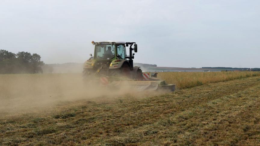 Omwille van de droogte en de oorlog krijgt de Waalse landbouw soepelere regels aangemeten vanuit de overheid.