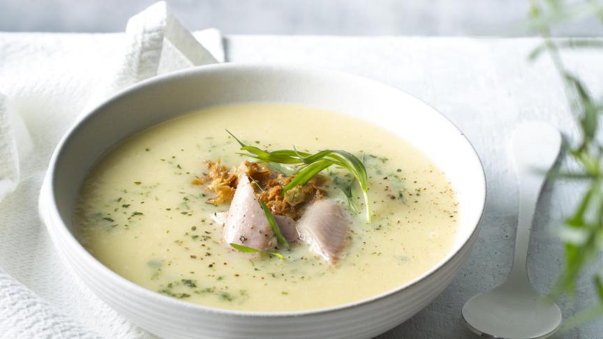 Aardappelsoep met gerookte paling en krokante uitjes (1)