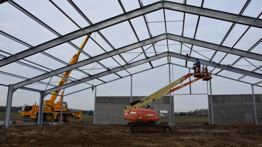 Een bouwvrijstelling houdt in dat voor de tijdelijke stikstofuitstoot die tijdens de bouw ontstaat geen vergunning nodig is.