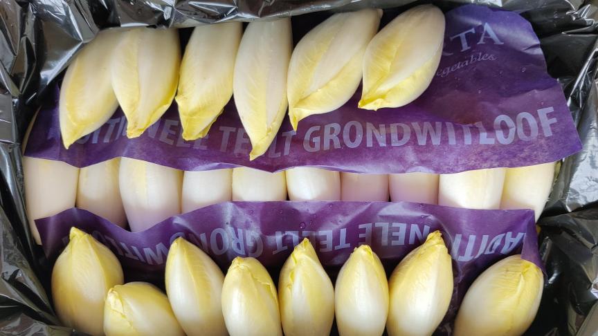 De vraag rijst of de stijgende kosten van de witloofteler moeten doorgerekend worden naar de consument.