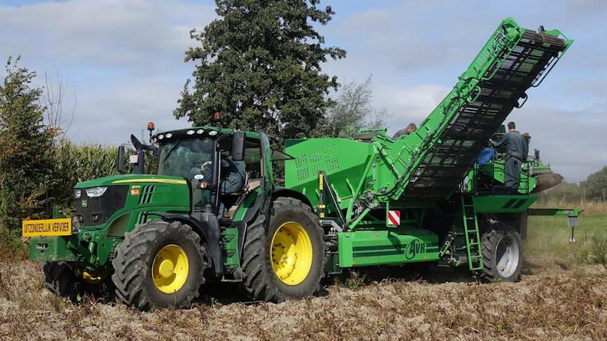 De Clean & Go-bunker biedt extra reinigingscapaciteit op het veld.