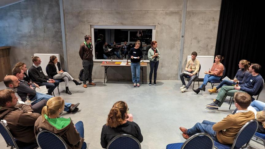 Met keukentafelgesprekken willen de organisaties jongeren een plaats bieden om op een respectvolle manier hun ideeën over de toekomst van voedsel en voedselproductie te bespreken.