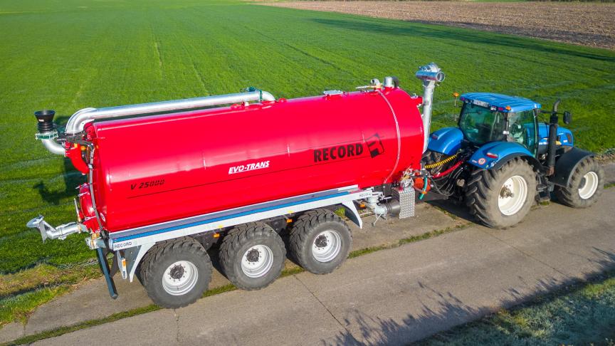 De Evo-Tans V 25000 is de nieuwste transporttank van Record Trailers.