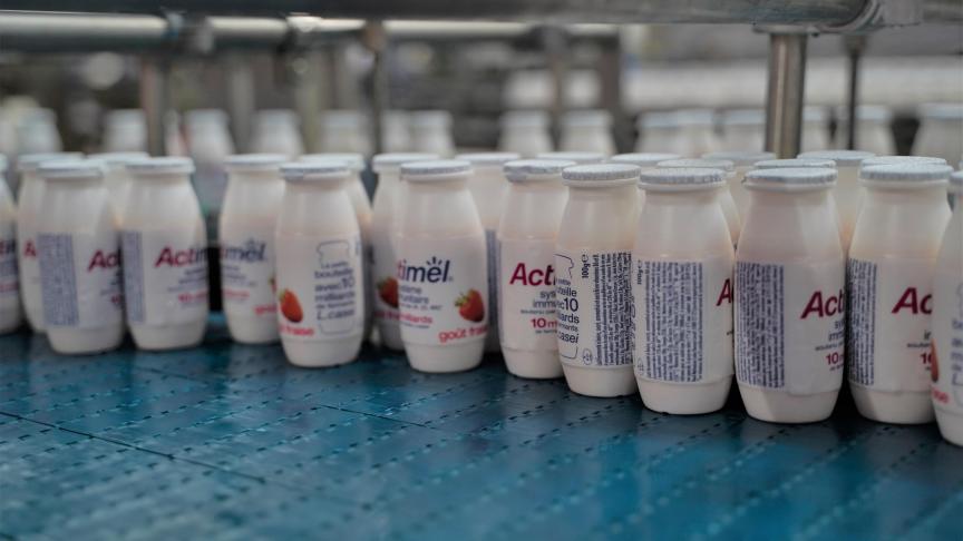 Danone zal proberen om het zuivelmerk Actimel als eerste koolstofneutraal te maken voor de volledige productiecyclus.